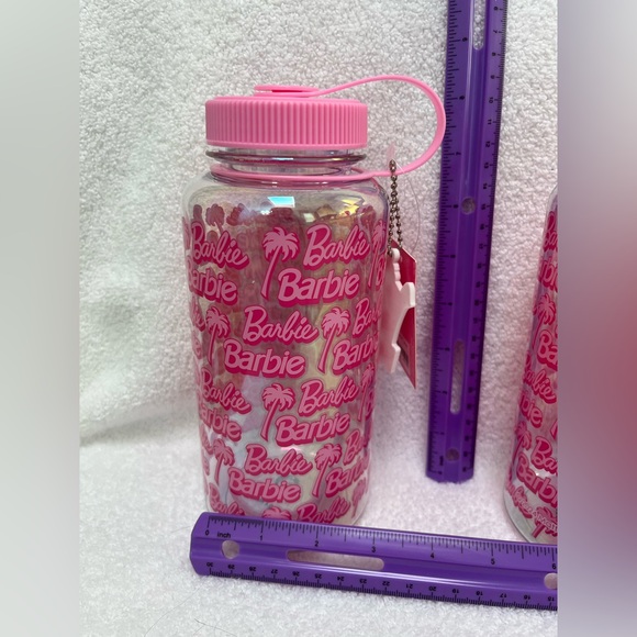 Get 2 NWT Barbie Pink 32 oz reusable water bottles. Includes Malibu Key Chains - Picture 2 of 7